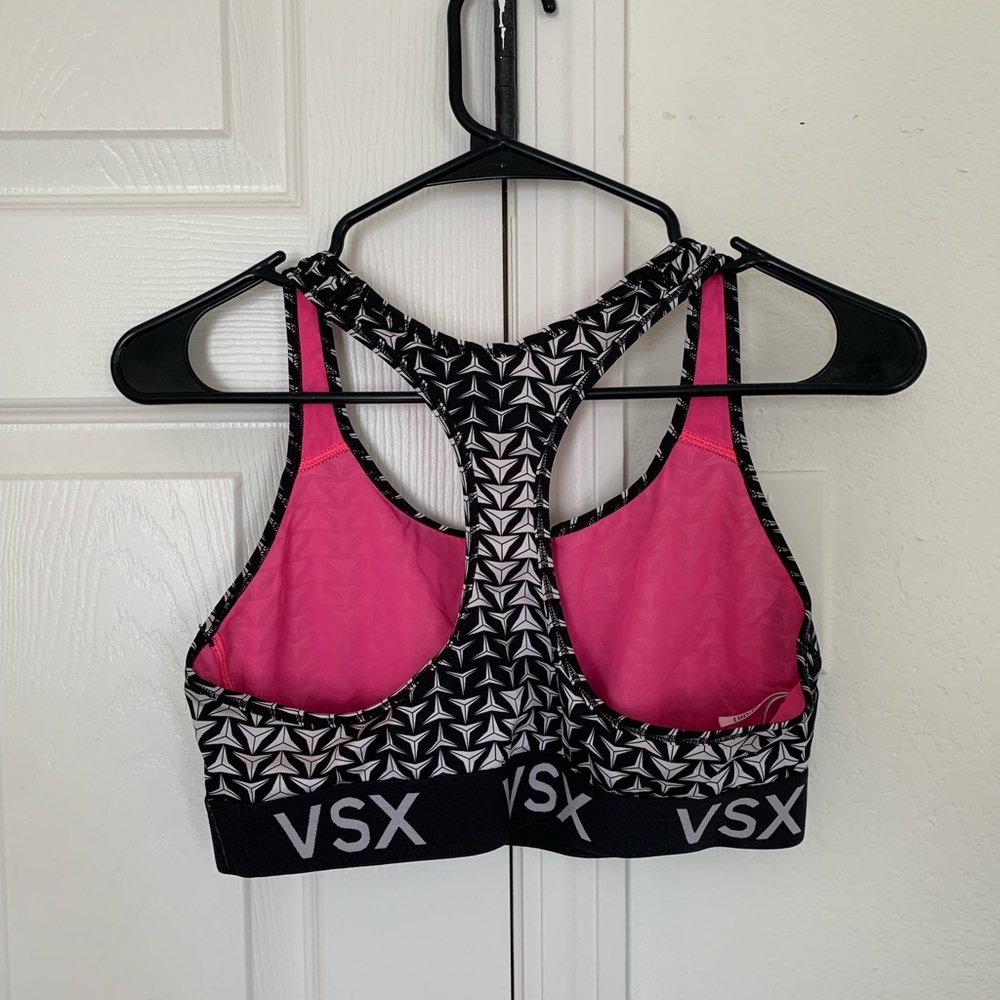 Victoria’s Secret Sport racerback patterned sports bra mesh lining size XL